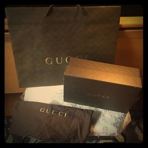 Gucci shoe box, dust bag, and shopping bag! 🤗